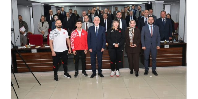 Isparta'nın Altın Çocukları: Halterde Avrupa Gururu ve Ödül Sevinci